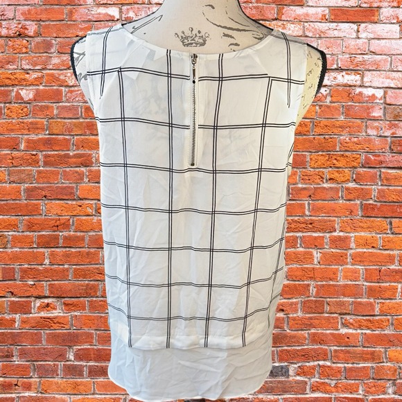 White House Black Market sleeveless black and white size medium blouse - Picture 3 of 5